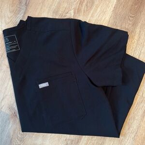 FIGS Men's Small scrub top.
